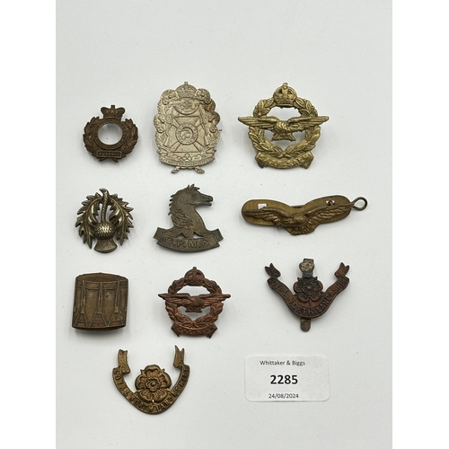 2285 - Ten military cap badges