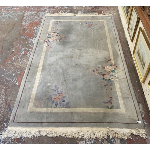 100 - A modern floral pattern rug - approx. 260cm x 152cm