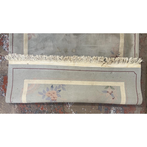 100 - A modern floral pattern rug - approx. 260cm x 152cm