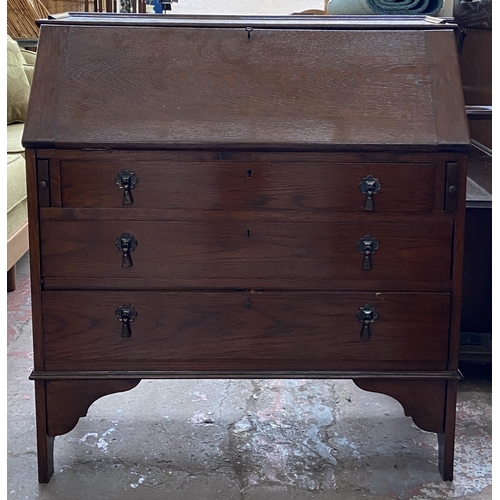 199 - A 1930s oak bureau - approx. 96cm high x 90cm wide x 42cm deep