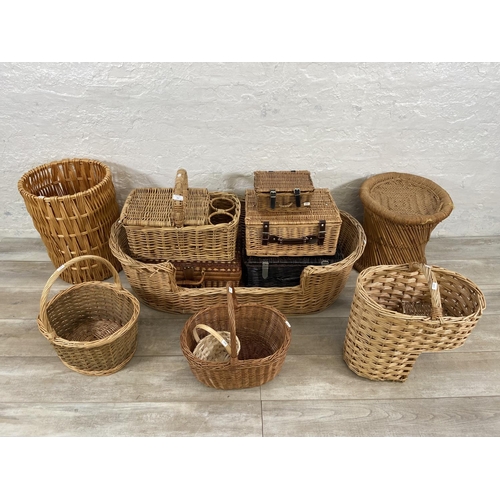 162 - Twelve wicker baskets