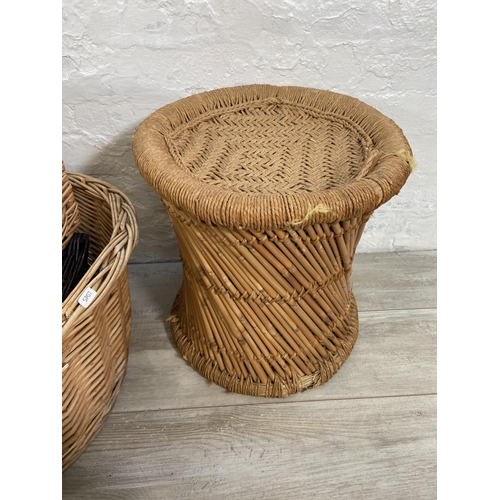 162 - Twelve wicker baskets