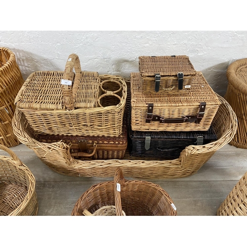 162 - Twelve wicker baskets