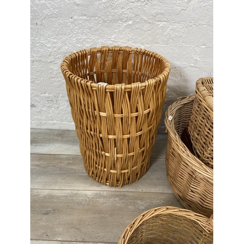 162 - Twelve wicker baskets