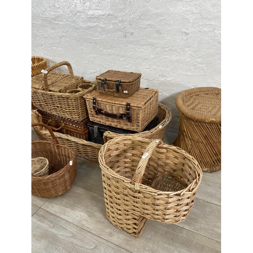 162 - Twelve wicker baskets