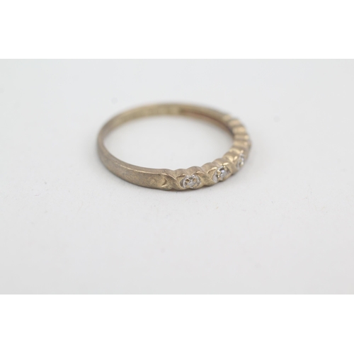 2052 - A 9ct gold diamond half eternity ring - approx. gross weight 1.6g