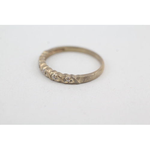 2052 - A 9ct gold diamond half eternity ring - approx. gross weight 1.6g