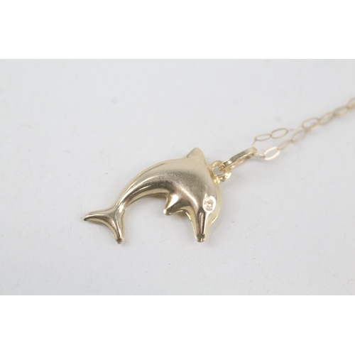 2056 - A 9ct gold dolphin pendant necklace - approx. gross weight 0.7g