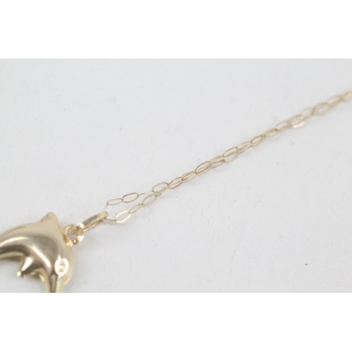 2056 - A 9ct gold dolphin pendant necklace - approx. gross weight 0.7g