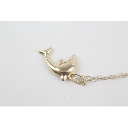 2056 - A 9ct gold dolphin pendant necklace - approx. gross weight 0.7g