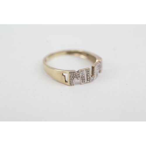 2060 - A 9ct gold diamond 'Mum' ring - approx. gross weight 1.6g