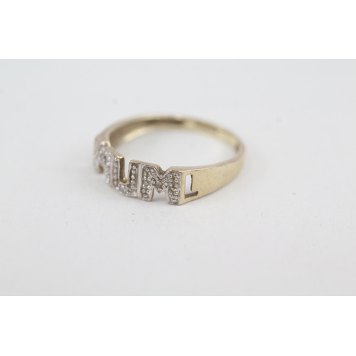 2060 - A 9ct gold diamond 'Mum' ring - approx. gross weight 1.6g