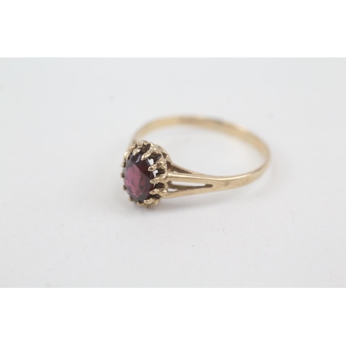 2068 - A 9ct gold purple garnet dress ring - approx. gross weight 1.6g