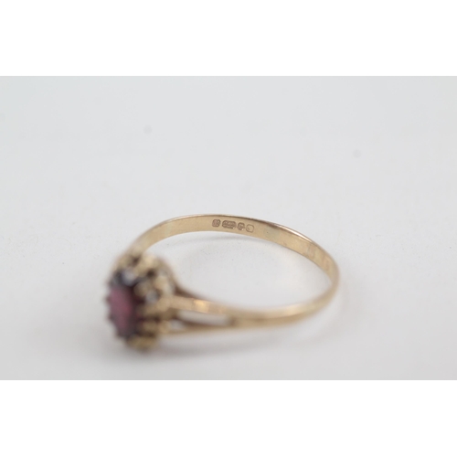 2068 - A 9ct gold purple garnet dress ring - approx. gross weight 1.6g