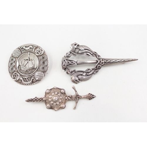 2095 - Three Scottish hallmarked sterling silver brooches - approx. gross weight 51g