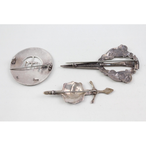 2095 - Three Scottish hallmarked sterling silver brooches - approx. gross weight 51g