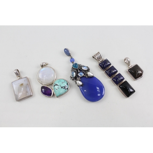 2097 - Five sterling silver gemstone set pendants to include lapis lazuli, moonstone etc. - approx. gross w... 