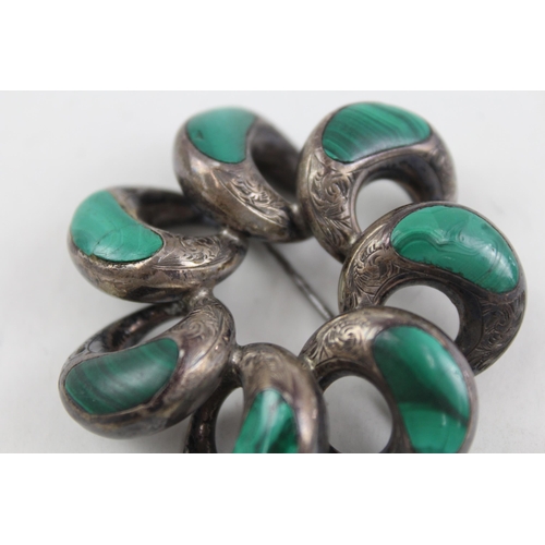 2105 - A Victorian sterling silver malachite brooch - approx. gross weight 27g