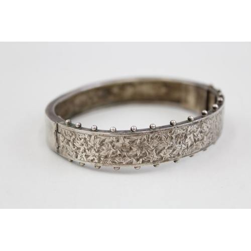 2106 - A Victorian .925 sterling silver floral etched bangle - approx. gross weight 28g