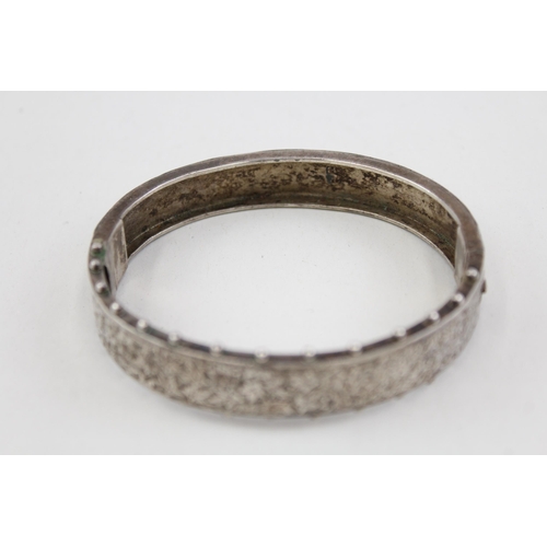 2106 - A Victorian .925 sterling silver floral etched bangle - approx. gross weight 28g