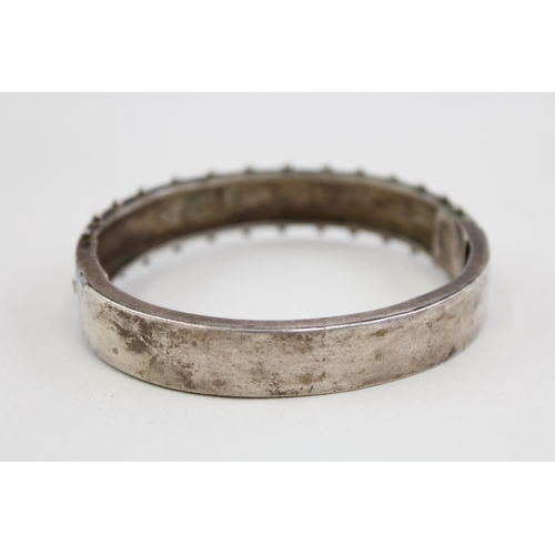 2106 - A Victorian .925 sterling silver floral etched bangle - approx. gross weight 28g