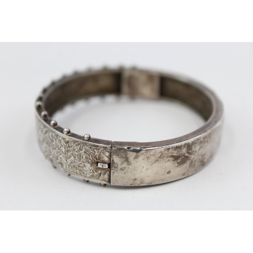 2106 - A Victorian .925 sterling silver floral etched bangle - approx. gross weight 28g