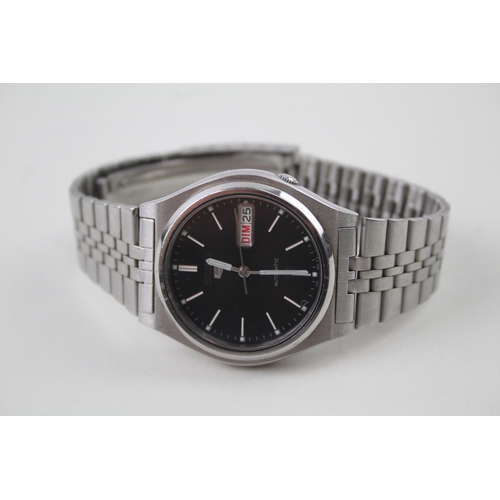 2161 - A Seiko 5 stainless steel automatic men's wristwatch