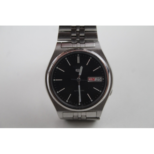 2161 - A Seiko 5 stainless steel automatic men's wristwatch