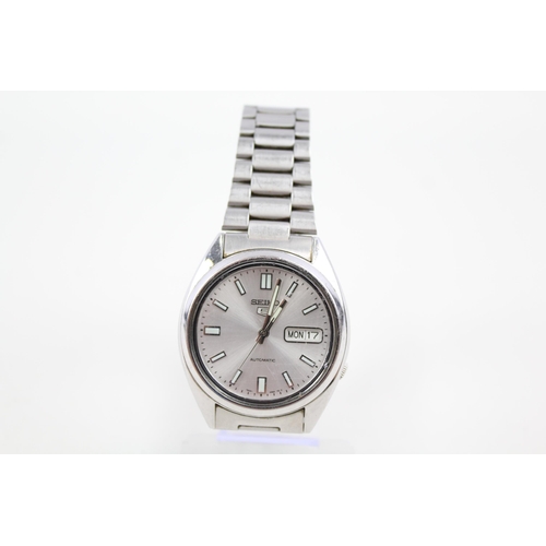 2163 - A Seiko 5 stainless steel automatic men's wristwatch