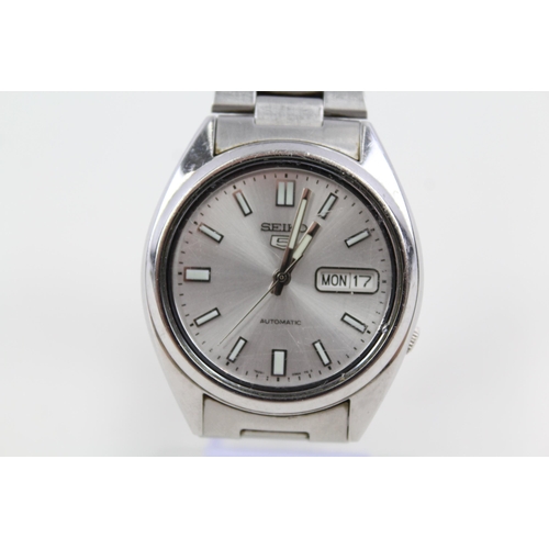 2163 - A Seiko 5 stainless steel automatic men's wristwatch