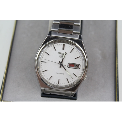 2170 - A boxed Seiko 5 stainless steel automatic men's wristwatch