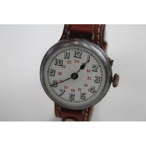 2176 - An early 20th century hand wind men's trench watch