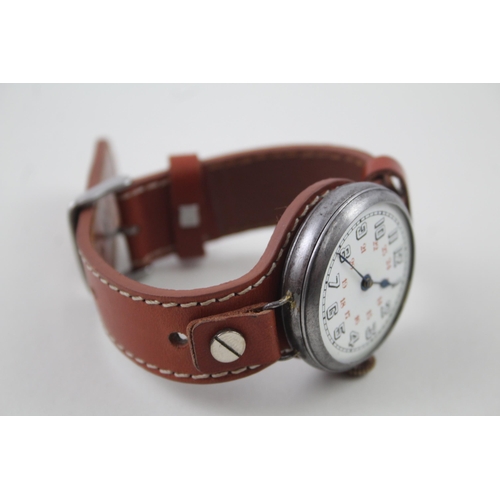 2176 - An early 20th century hand wind men's trench watch