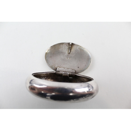 2205 - An Edwardian hallmarked sterling silver oval snuff box - approx. gross weight 52g