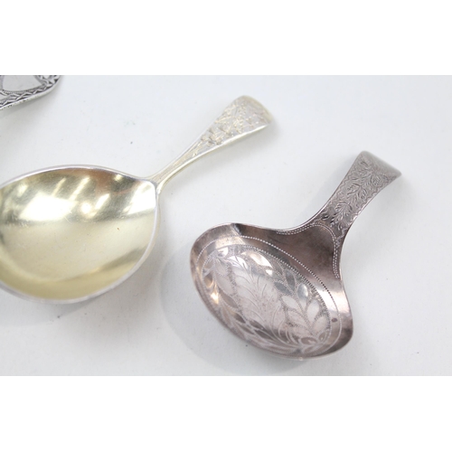 2211 - Three hallmarked sterling silver caddy spoons - approx. gross weight 37g