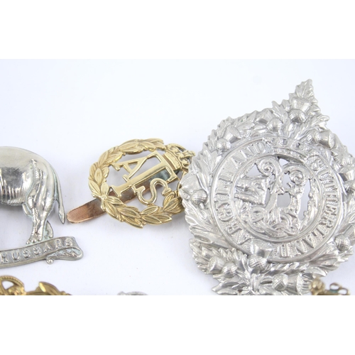 2271 - Ten military cap badges