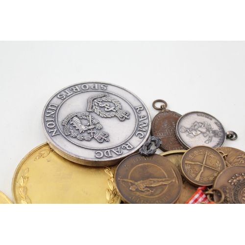 2273 - A collection of vintage medallions