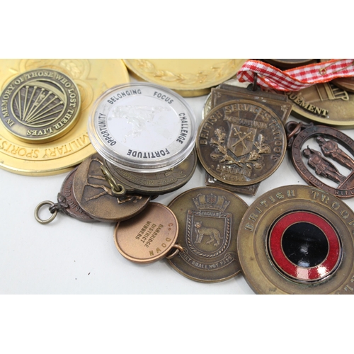 2273 - A collection of vintage medallions