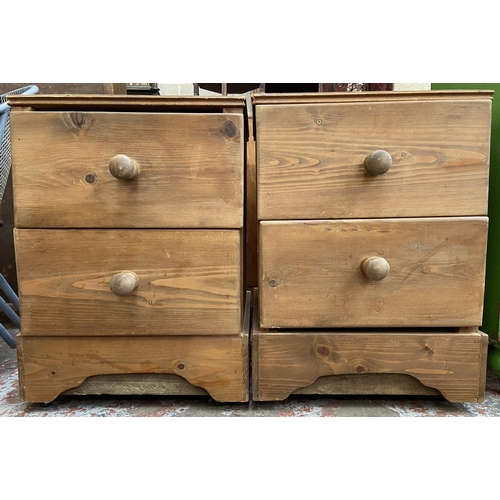 93 - A pair of pine bedside chest of drawers