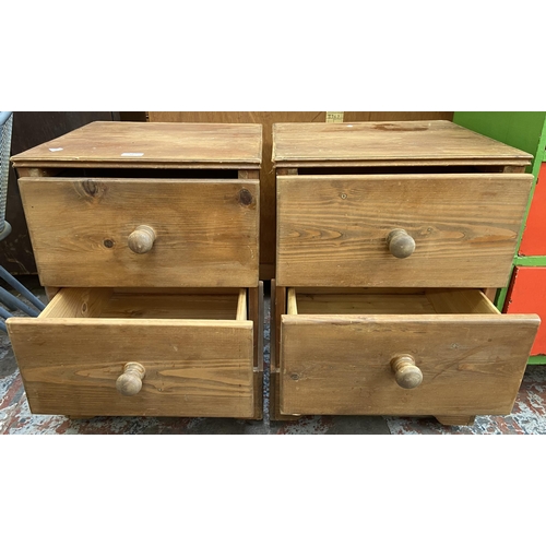 93 - A pair of pine bedside chest of drawers