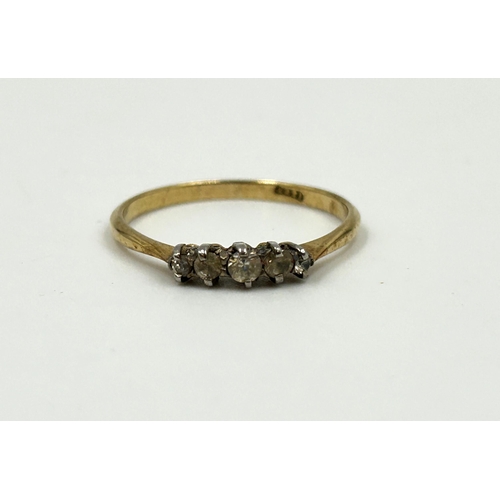 2125 - An 18ct gold five stone ring, size O½ - approx. gross weight 1.6g