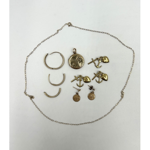 2126 - A collection of scrap 9ct gold - approx. gross weight 4g together with a 9ct back and front locket -... 