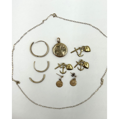 2126 - A collection of scrap 9ct gold - approx. gross weight 4g together with a 9ct back and front locket -... 