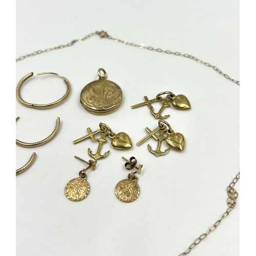 2126 - A collection of scrap 9ct gold - approx. gross weight 4g together with a 9ct back and front locket -... 