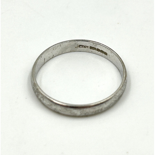 2130 - A hallmarked Sheffield 9ct white gold band ring, size O - approx. gross weight 1.8g