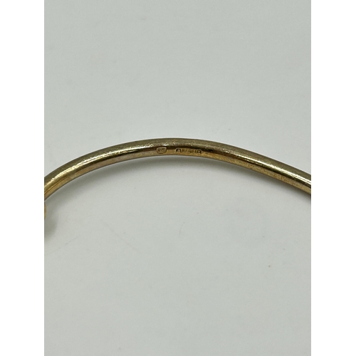 2136 - A hallmarked London 9ct gold cuff bracelet - approx. gross weight 8.95g