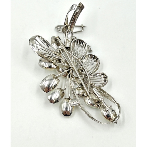 2149 - A 14ct white gold opal set foliate brooch - approx. gross weight 8.3g