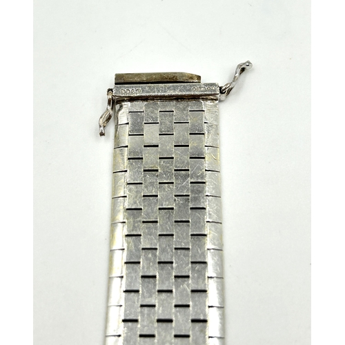 2154 - A mid 20th century hallmarked London 9ct white gold articulated textured 'brick effect' bracelet, da... 