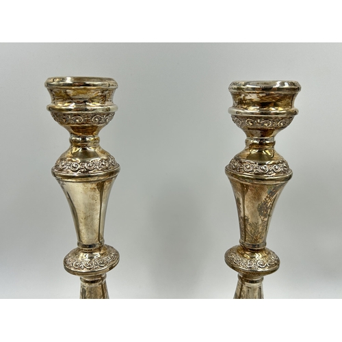 2221 - A pair of W I Broadway & Co. hallmarked Birmingham silver weighted candleholders, dated 1974 - appro... 