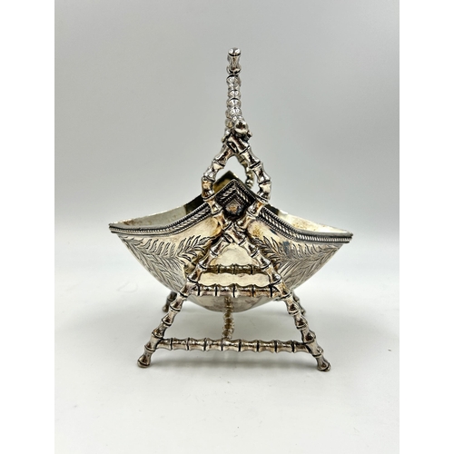 2230 - A late 19th/early 20th century Walker & Hall silver plated sugar dish with engraved leaf design and ... 